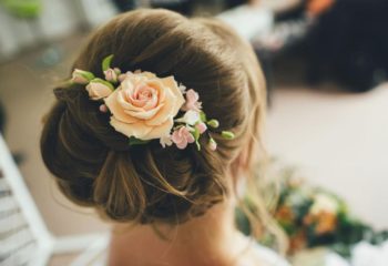 Свадебные аксессуары для волос: цветочки, звездочки и диадемы