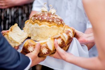 Хлеб соль на свадьбе – традиция не выходящая из моды