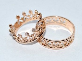 Как правильно подобрать обручальное кольцо в виде короны?