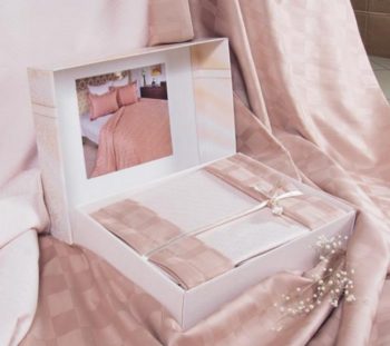 Как правильно выбрать постельное белье на свадьбу в подарок?