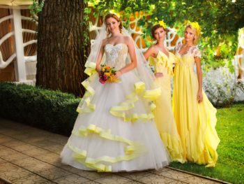 Все, что надо знать о цветных свадебных платьях