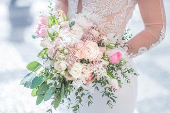 Можно ли букет невесты оставить себе – традиции и советы
