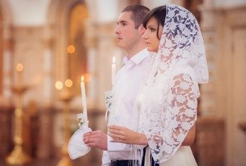 Интересные идеи для фотосессии венчания в церкви