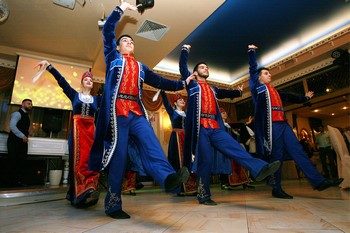 Выбираем вместе армянский свадебный танец для невесты, жениха и гостей