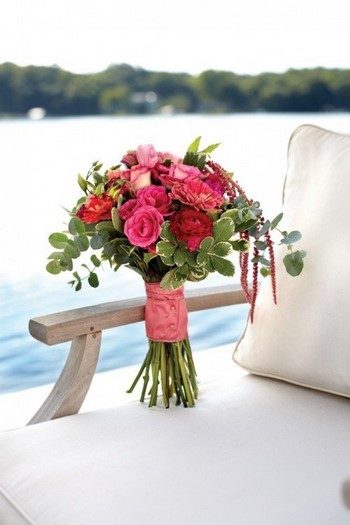 Свадебный букет невесты – летний вариант сочетаний цветов