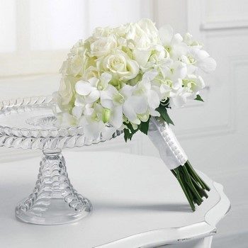 Белый свадебный букет невесты – эталон женственности и нежности