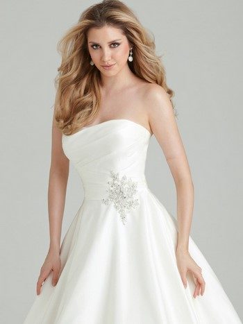 Как правильно выбирать белые свадебные платья?