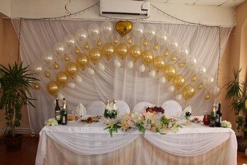 Оформление свадебного зала шарами – плюсы и минусы