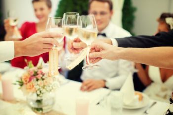 Как выразить слова благодарности тамаде за проведение свадьбы?