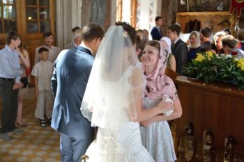 Как подобрать поздравление с венчанием в стихах для молодоженов?